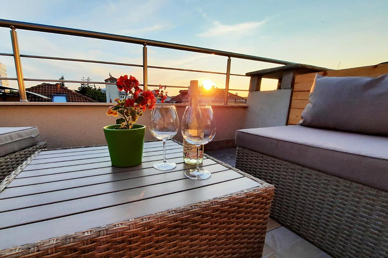Shik & Chic In The Heart Of # 5min From # New